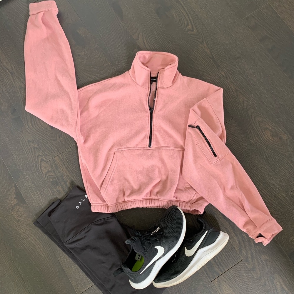 Pretty Little Thing Crop Pullover
